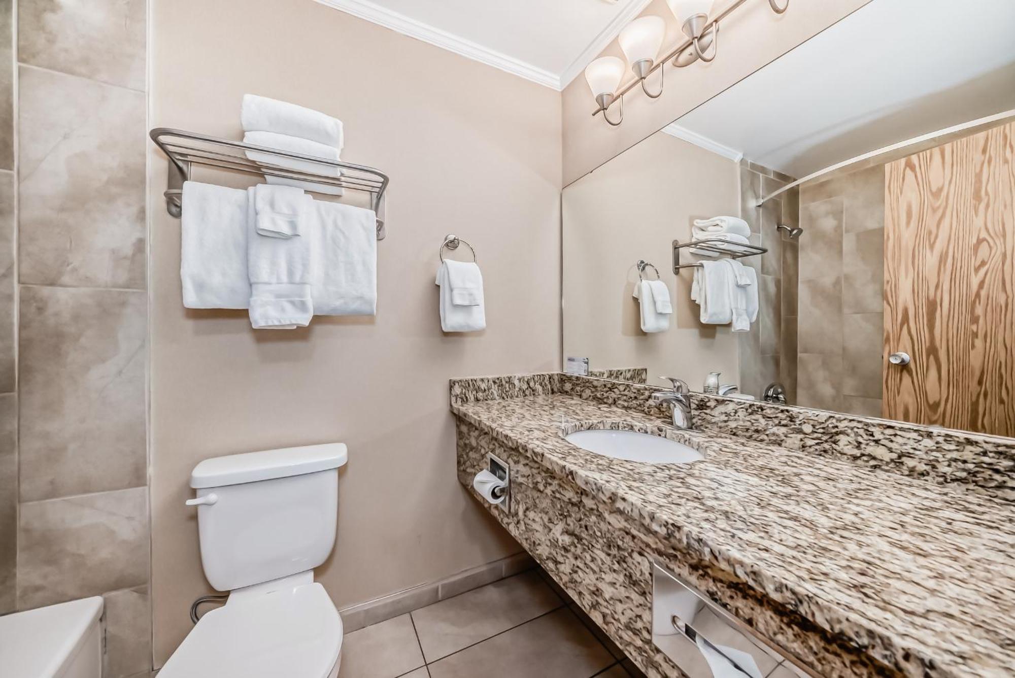 Invermere Inn & Suites 외부 사진