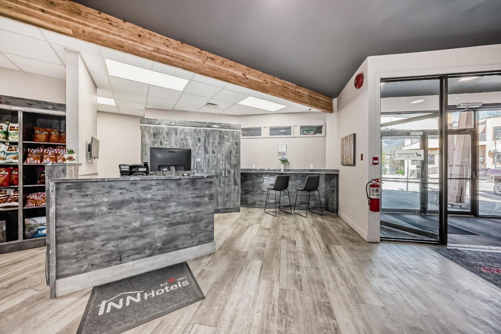 Invermere Inn & Suites 외부 사진
